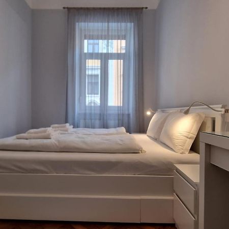 Light Blue Apartment Trieste Bagian luar foto